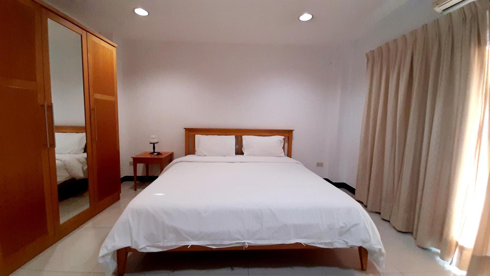 City Plaza Nana Hotel Bangkok Exterior foto